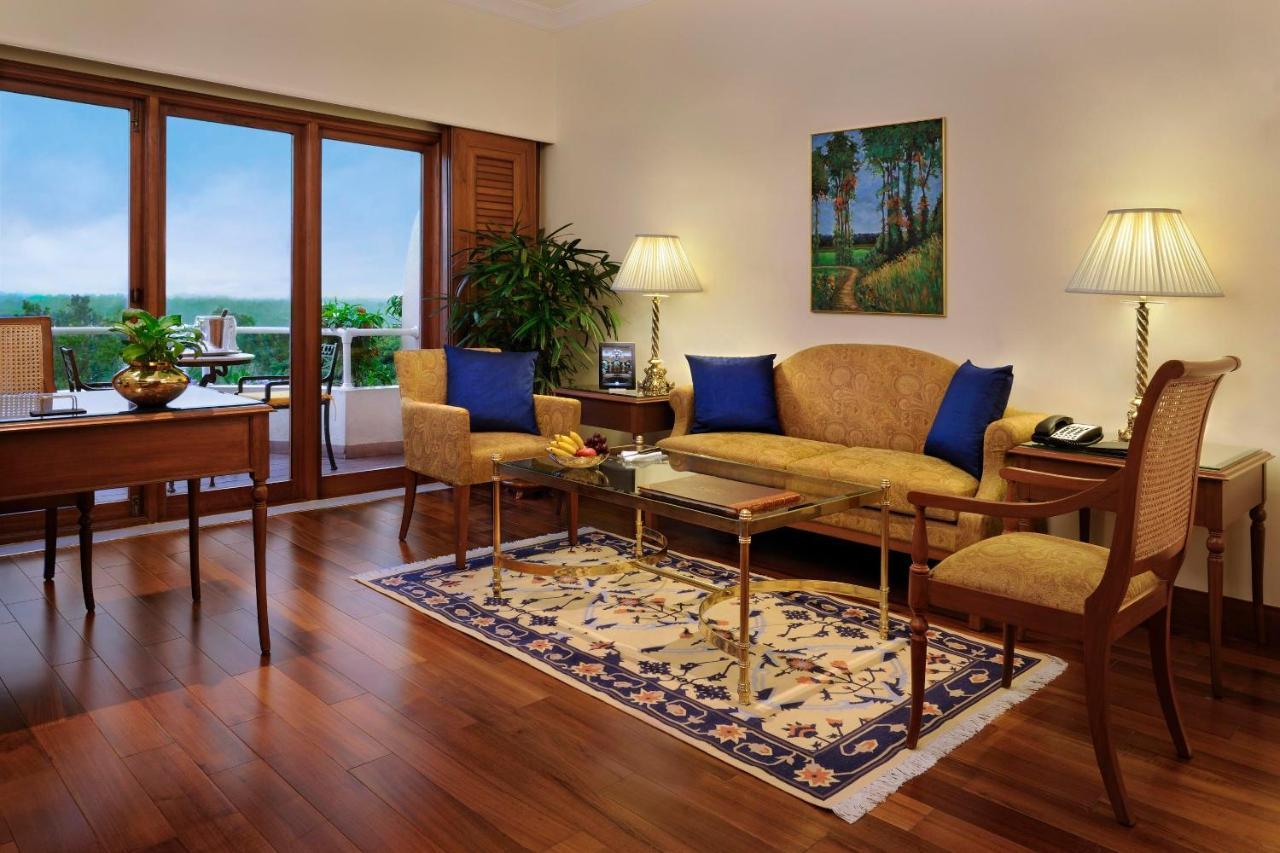 The Oberoi Bengaluru Hotel Bagian luar foto A living room at the Taj Bengal