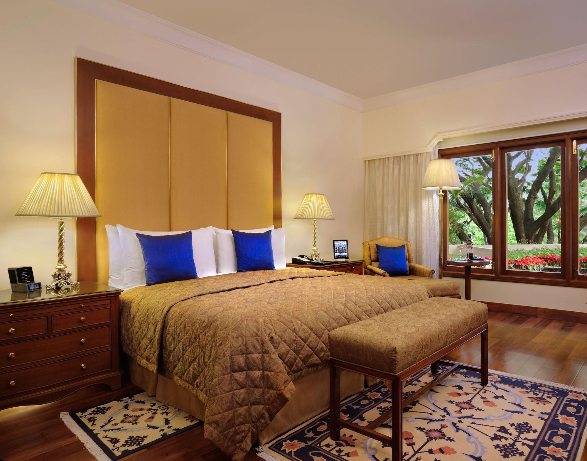 The Oberoi Bengaluru Hotel Bagian luar foto A bedroom at the Taj Bengal