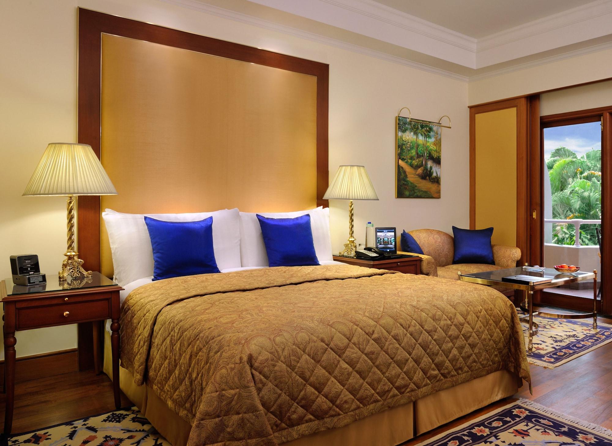 The Oberoi Bengaluru Hotel Bagian luar foto A room at the Taj Bengal