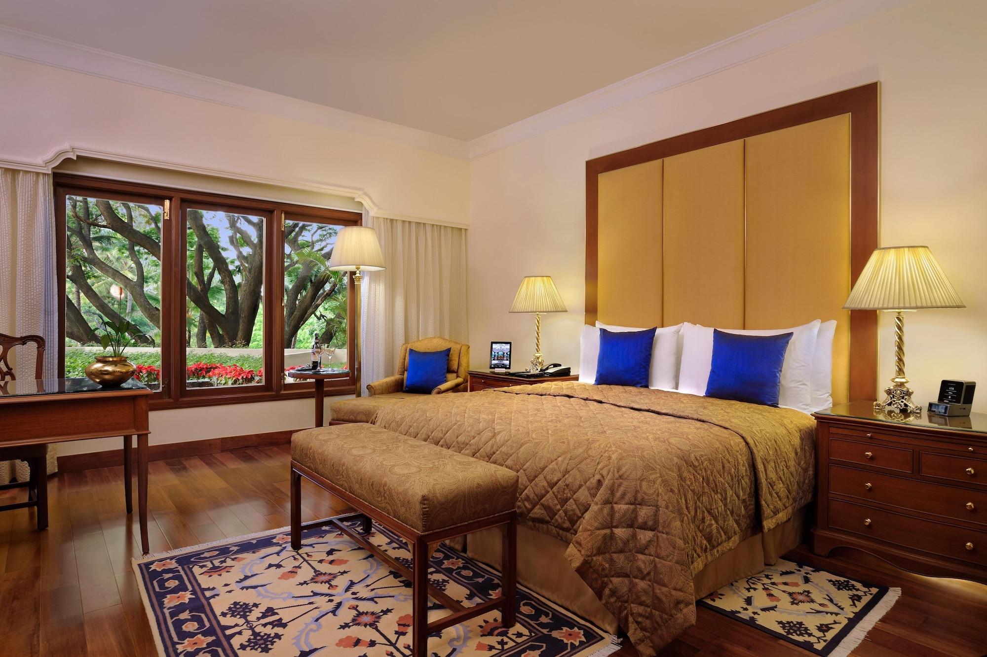 The Oberoi Bengaluru Hotel Bagian luar foto A room at the Taj Bengal