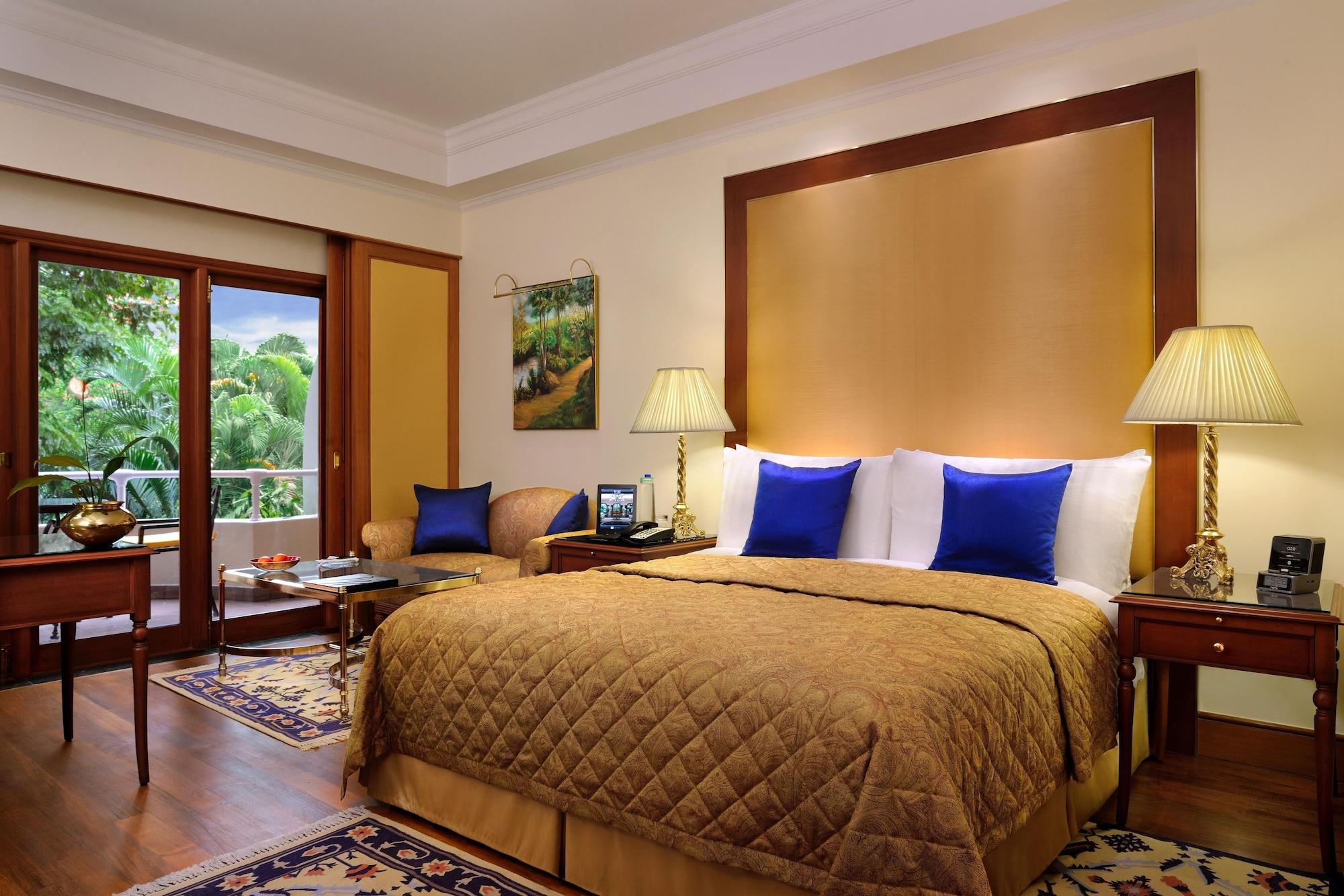 The Oberoi Bengaluru Hotel Bagian luar foto A room at the Taj Bengal