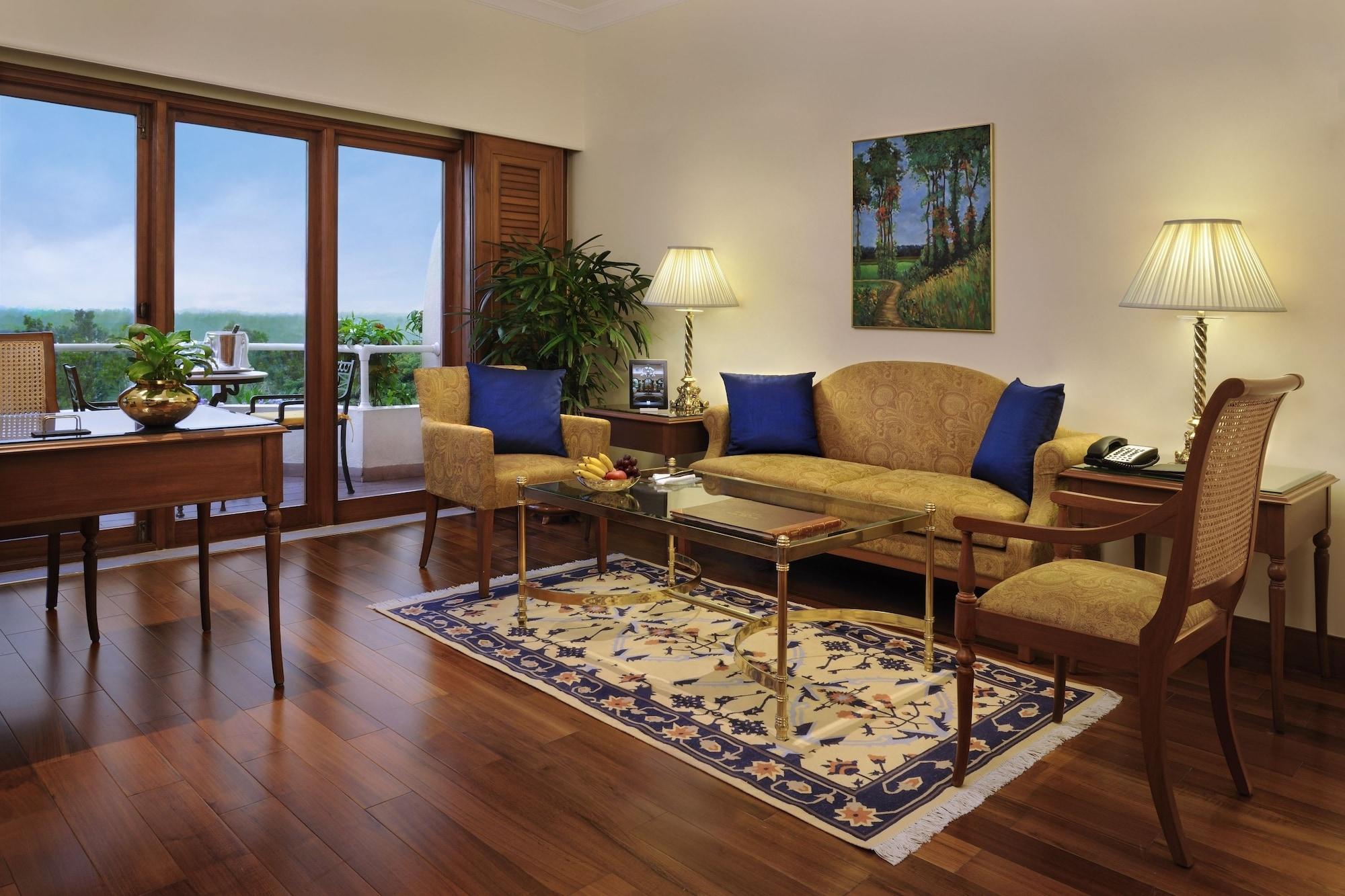 The Oberoi Bengaluru Hotel Bagian luar foto A living room at the Taj Bengal