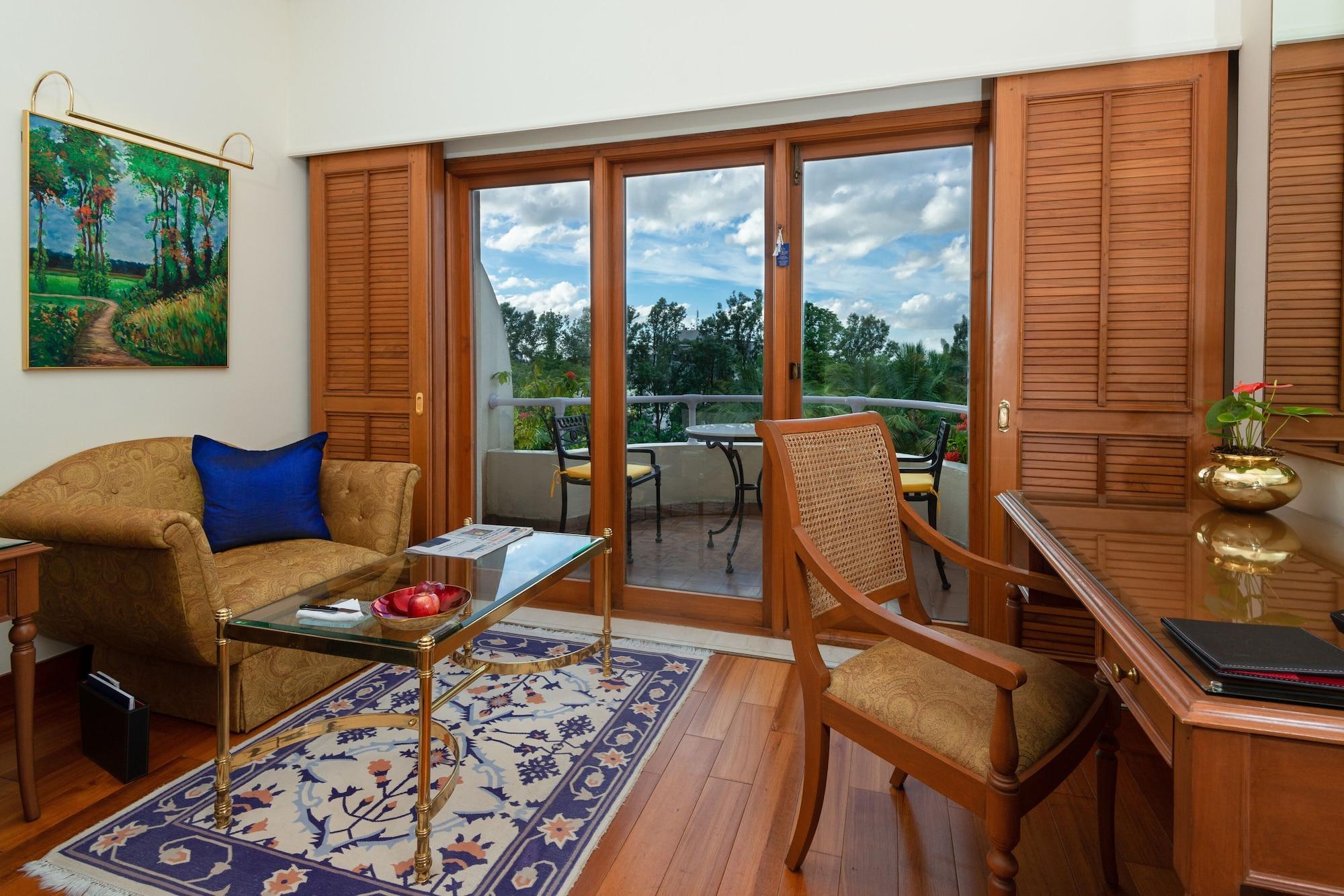 The Oberoi Bengaluru Hotel Bagian luar foto A room at the Taj Bengal