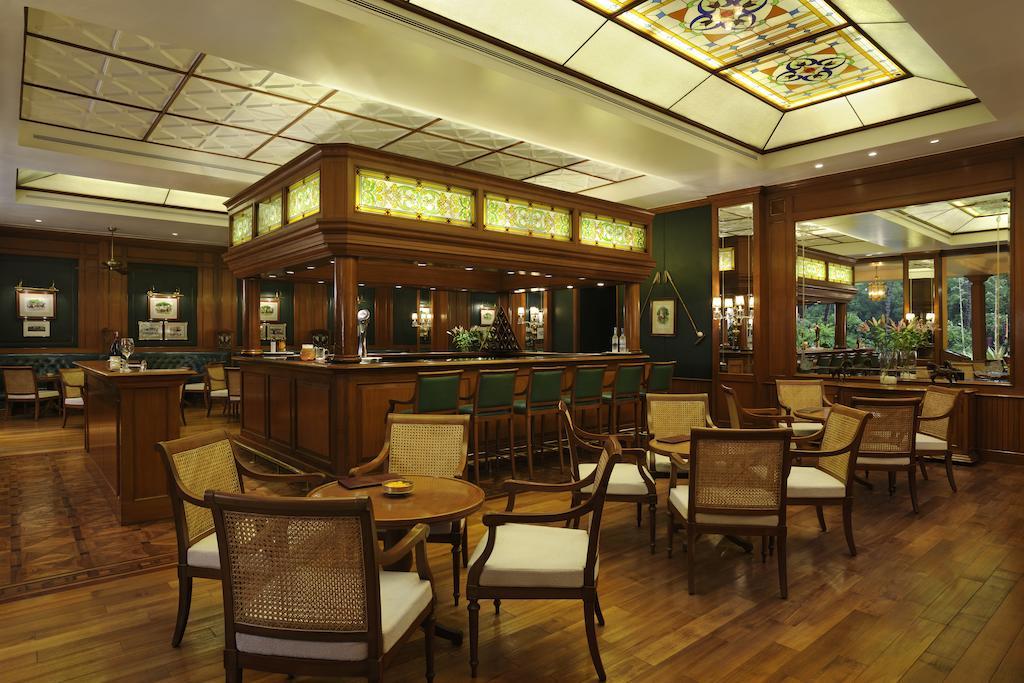 The Oberoi Bengaluru Hotel Bagian luar foto The bar at the 1906